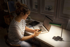 Černá stolní lampa s nabíjením 19W OFFICE ROOF, laditelná bílá OSRAM