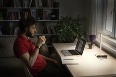 Bílá stolní lampa s nabíjením 17W BANKER, laditelná bílá OSRAM