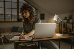 Bílá stolní lampaU10 9W OFFICE LINE DESK TRAPEZIUM OSRAM