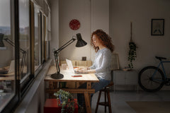 Černá stolní lampa stmívatelná 9W OFFICE DESK RETRO, teplá bílá OSRAM