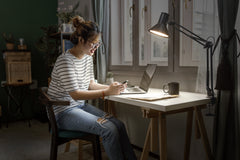 Černá stolní lampa stmívatelná 9W RETRO CLIP, teplá bílá OSRAM