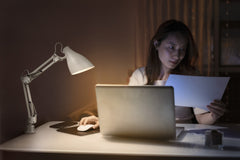 Bílá stolní lampa E27 11W OFFICE LINE DESK PEAR CLIP OSRAM