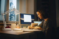 4099854385223 - Bílá stolní lampa E27 11W OFFICE LINE DESK PEAR - Stolní lampa - LEDVANCE e - shop