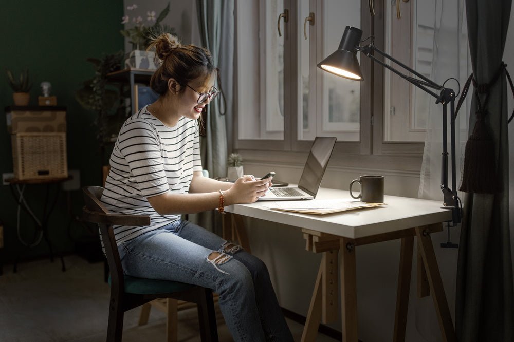 4099854388385 - Černá stolní lampa stmívatelná 9W RETRO CLIP, teplá bílá - Stolní lampa - LEDVANCE e - shop