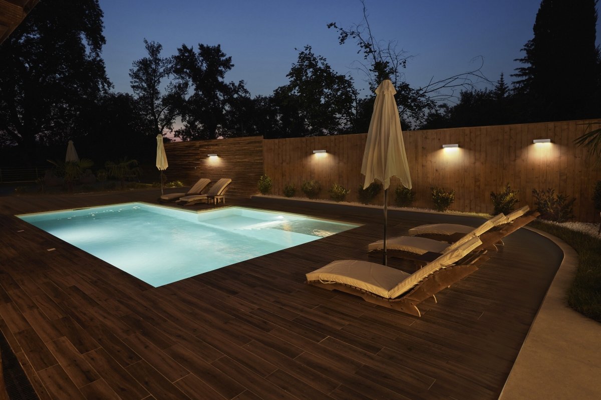 4099854455872 - Solární svítidlo Endura Style Bricklume se senzorem, široké, Bílá - Solární - LEDVANCE e - shop
