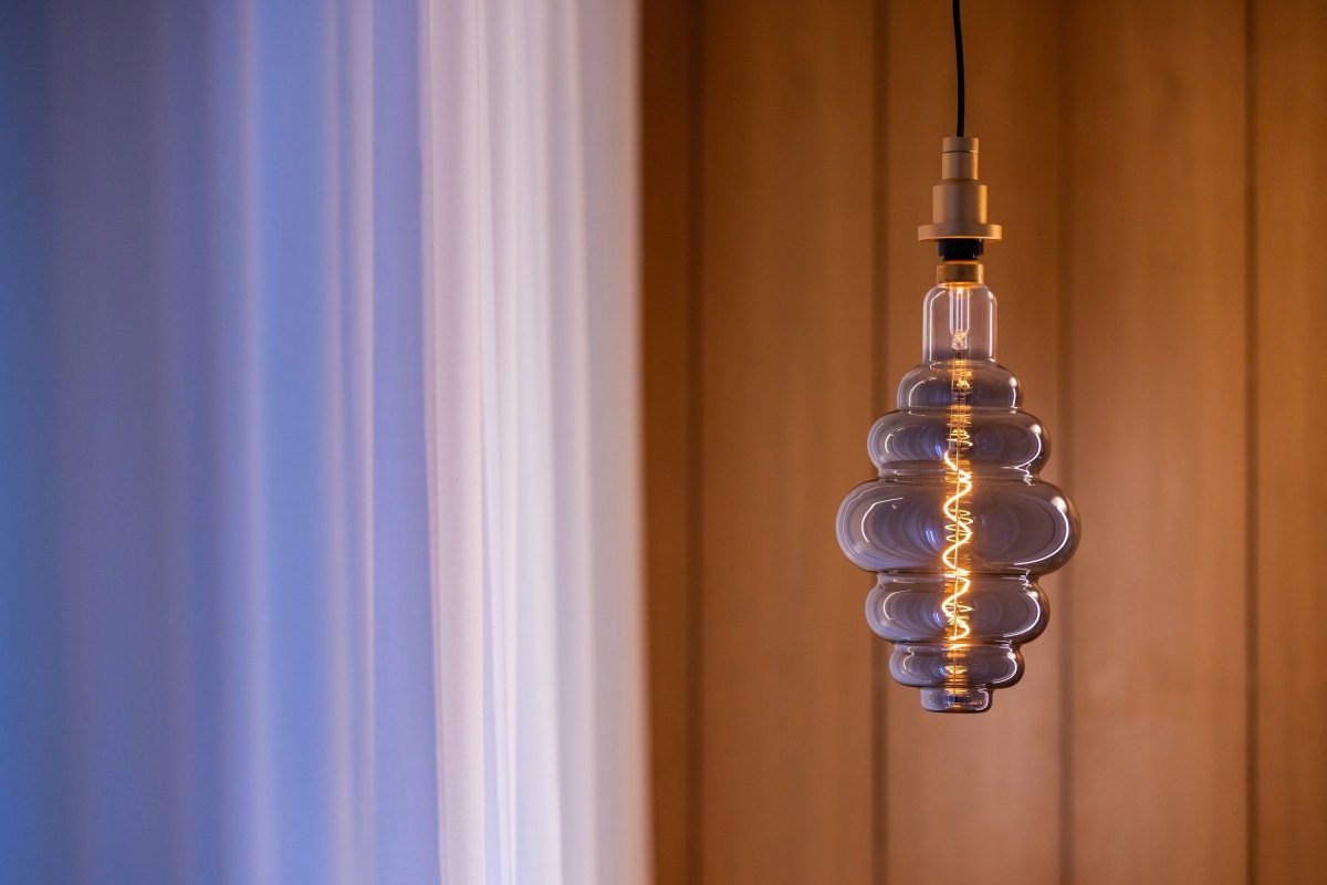 4058075761056 - Stmívatelná kouřová LED žárovka E27 4,8 W VINTAGE 1906, teplá bílá - Žárovka - LEDVANCE e-shop